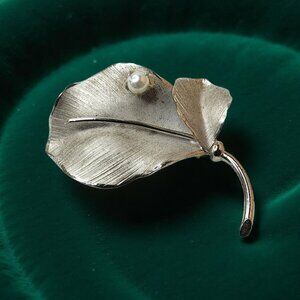 Vintage Rch-King Sterling Silver and Simulated Pearl, Leaf Shaped Brooch